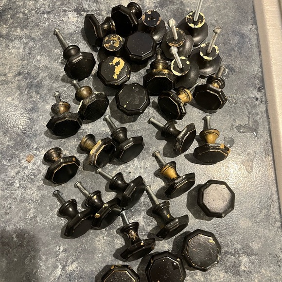 Set of 10 vintage brass Elegant Black Octagonal Knobs 1980’s - Picture 2 of 3